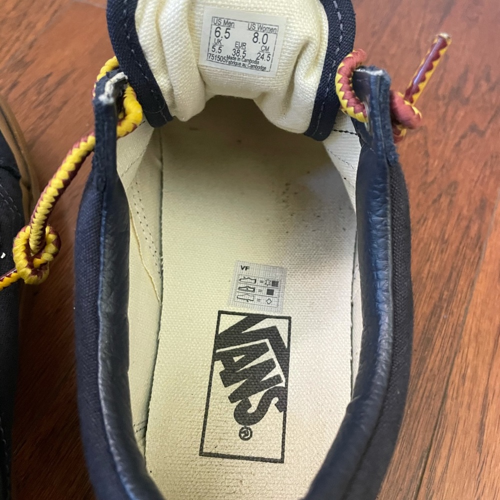 Vans - Picture 3 of 10